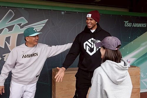 雄鷹洋砲魔鷹抵台　大讚台鋼訓練基地非常棒