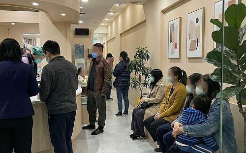 不讓小病塞爆急診！健保署春節16億獎勵奏效　除夕到初三6成診所開診