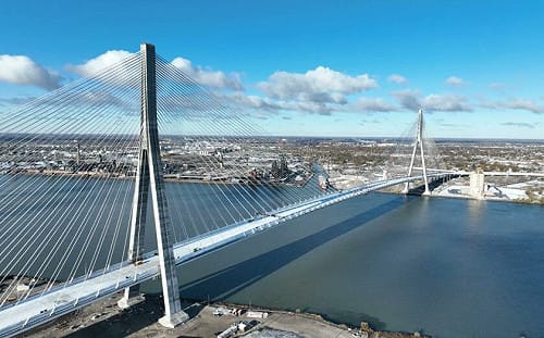 川普揚言卡關美加新跨境大橋! 通車前夕突放話：不補償就別想開