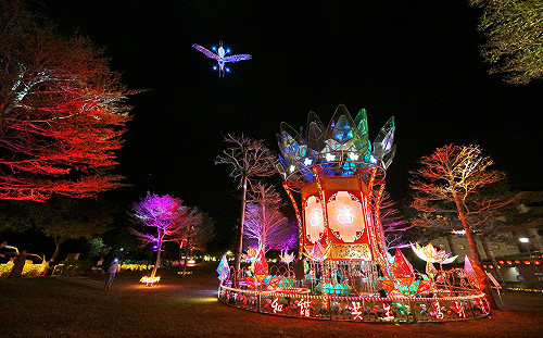 傳燈六十‧百年仰望　佛光山春節平安燈點亮馬年新希望