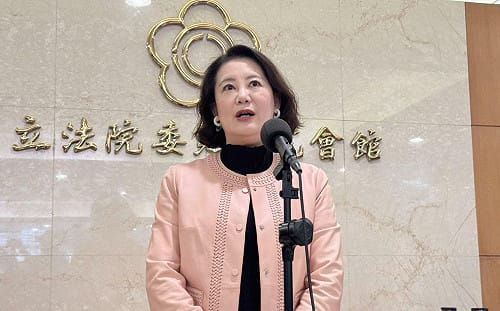 率先披露是護航高金素梅？吳思瑤質疑羅智強急發聲：難道另有盤算