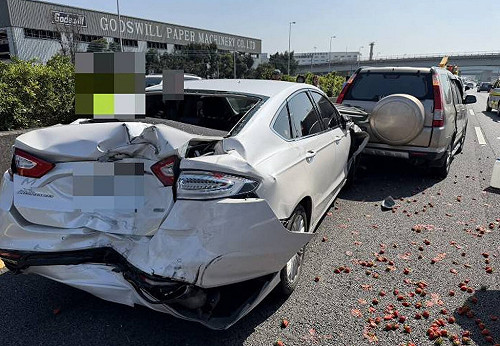 國1南下台中神岡段　5車連環撞釀6傷