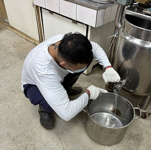 栽種蒸餾一手包辦　中監茶樹精油沐浴乳禮盒熱賣