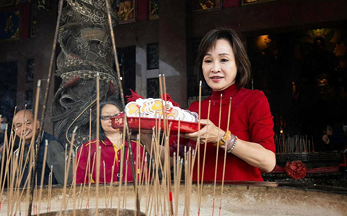 柯志恩大年初一啟動廟宇走春！ 預告發送「馬上有錢」小紅包
