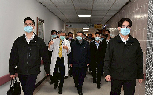 探視陳光復術後病情   卓揆感謝高榮醫療團隊用心照顧