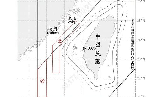 共機8架越中線擾台！7艘共艦同步活動 國軍嚴密監控應處