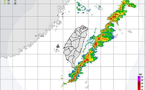 春雨前兆？東部海面出現罕見線狀雲