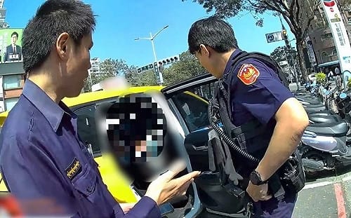 帶日籍友人遊高雄不慎打翻飲料！小黃司機收千元清潔費引糾紛