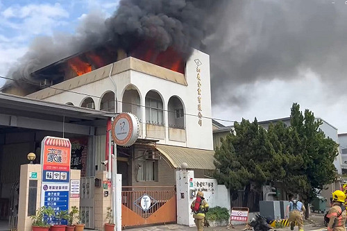 台南南區廠房火警竄濃煙　幸未釀傷亡