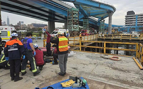 民權大橋改建工程意外！施工車墜河1人命危