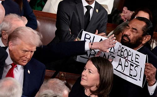 川普國情咨文遭狂噓! 72議員抵制、5大法官缺席 民主黨怒嗆「騙子」