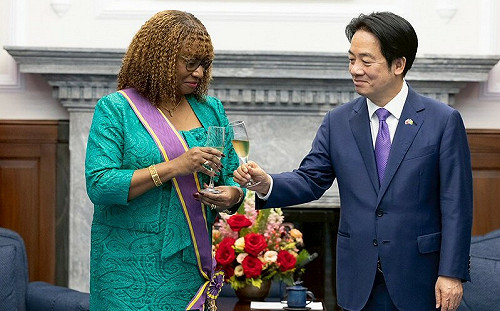 賴清德頒授「大綬景星勳章」  聖文森大使：台灣主權必須被保護