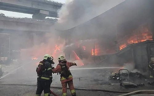 新北泰山回收場大火！3地區急發空污警報 環保局：關好門窗