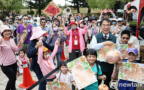 台南小提燈虎頭埤首發　黃偉哲邀把握228連假領取