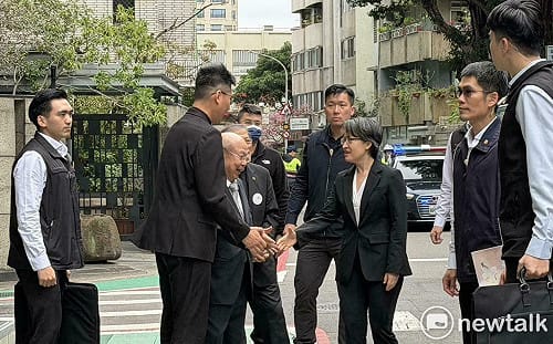 (影)民主補課潮！義光教會追思擠爆  蕭美琴：做台灣人很困難才能以此為傲