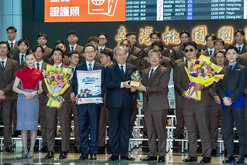 華航陪同台灣隊迎經典賽　餐點諧音梗具巧思