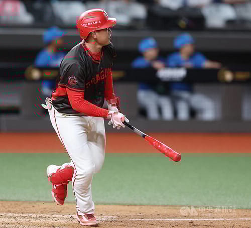 中職龍隊不敵日職火腿 劉基鴻4安還開轟成亮點