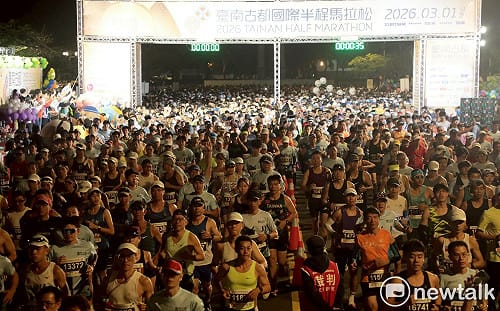 跑一半還能吃龍蝦、必比登！全臺最美賽道黃偉哲鳴槍揭幕 古都馬2.5萬人共襄盛舉