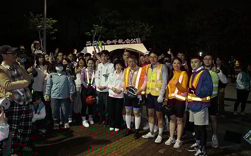 21小時46分完成一日北高！ 柯文哲曝黃國昌騎到抽筋仍完賽「總是這麼拚」