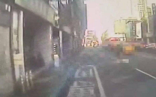 桃園車站商圈驚傳墜樓！女子送醫不治  警尋獲遺留身分證件