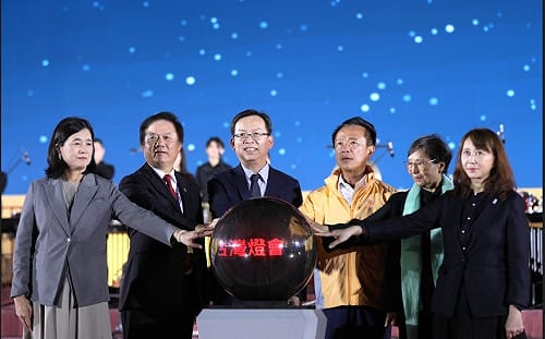 2026台灣燈會開幕　主燈「光沐－世界的阿里山」啟動點亮嘉義