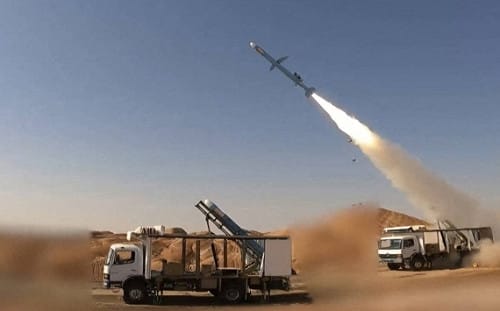 伊朗宣布「重擊」美軍驅逐艦! 稱卡德爾-380導彈立功 美艦甲板燃起大火