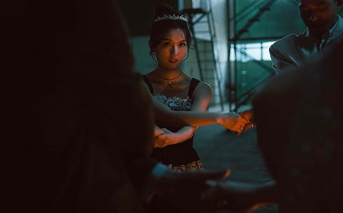 一牽就死！恐怖爽片 《死亡之握：鬼牽手》首支預告公開 4/17全台上映