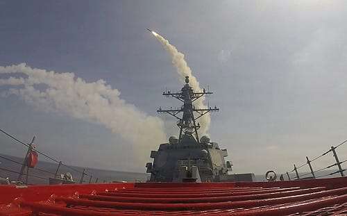 應對伊朗威脅！川普擬用美國海軍護航荷姆茲海峽油輪  歐洲多國增兵地中海