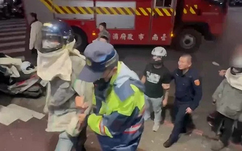 台南鹽水蜂炮大亂鬥！醉男求「馬年炸開運」反吃官司