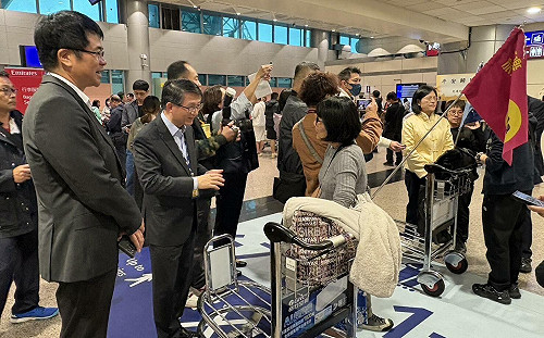 首批滯留中東我國旅客275人返台！民眾盼儘早了解有無返國機位