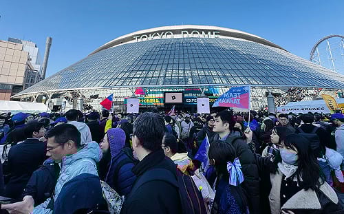 （影）WBC開幕戰台灣球迷佔九成  東京巨蛋秒變台灣主場