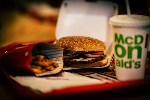 麥當勞APP優惠挺中華隊 麥克鷄塊、焦糖冰奶茶最高享5折