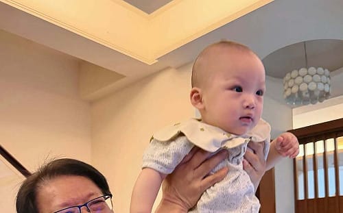 中華隊延長賽擊敗韓國 潘孟安抱嫩嬰高喊「Team Taiwan，台灣尚勇」 