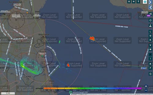 荷姆茲海峽GPS/AIS遭大規模干擾 船舶「登陸」、油輪飆時速190公里、異常軌跡
