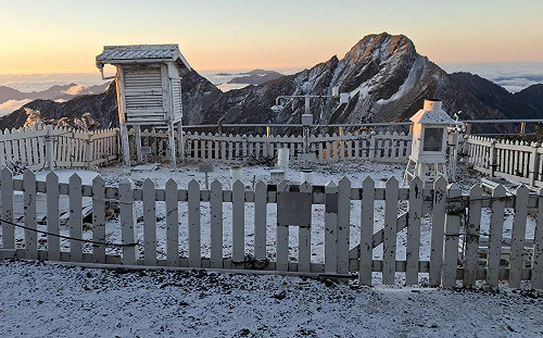 雙冷氣團共發威！玉山凌晨再降雪  低溫下探零下8.9度
