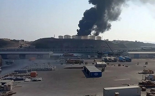 (影) 阿曼剛示好就挨轟 !爆炸影片突聽喊「哇操」網：伊「系統性」斷石油輸出