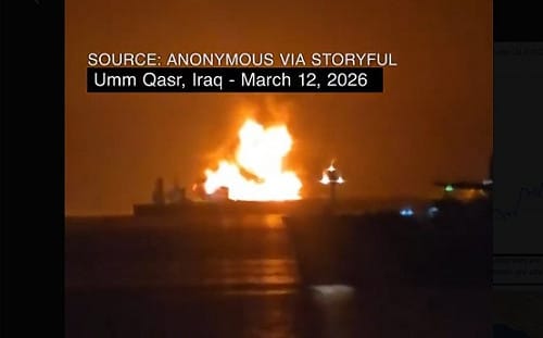 （影）火光衝天！伊朗炸藥船襲擊伊拉克水域美國2艘燃料油輪 1船員死亡