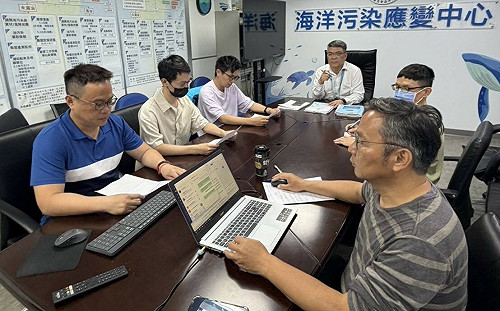 海軍S-70C副油箱誤觸落海   海保署緊急啟動科技監控應變