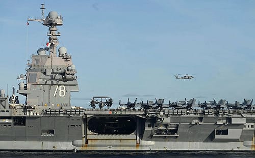 福特號航艦火災出現新版本：火燒逾30小時、600多床位焚毀、水兵被迫睡地板