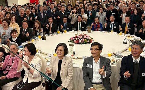 （影）台灣勵志協會年度大會召開 蔡英文籲朝野團結因應中國威脅 
