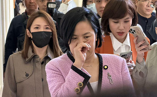 被稱「李女士」又遭拒備詢 李貞秀怒轟劉世芳：侮辱台灣民主、竄逃離席