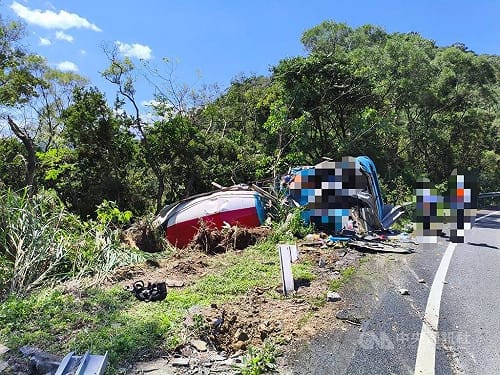國三甲水泥車翻覆邊坡　駕駛身亡肇因待查