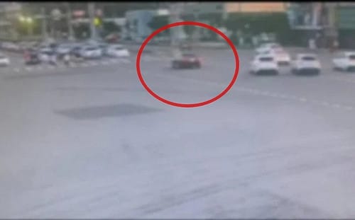 台中三寶誇張逆向釀大塞車！科技執法全都錄 網驚：駕照雞腿換的