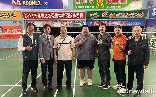 李洋訪達陣羽球館向守護度過低潮教練團隊致謝   飲水思源最佳典範