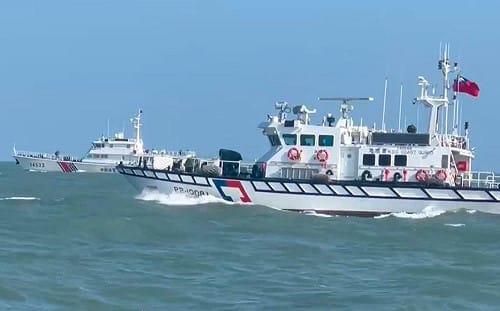 （影）中國海警4艘船編隊闖金門限制水域  海巡全程併航強勢驅離