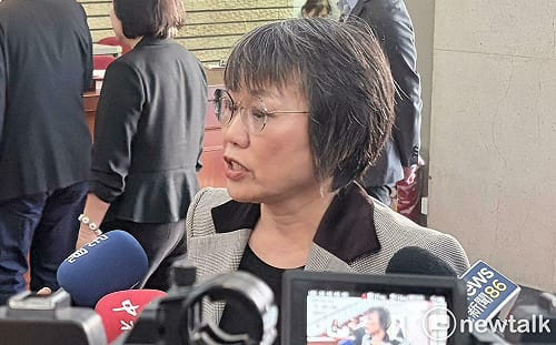 請記者保持距離被解讀「耍官威」？劉世芳：昨天因胸部數度被碰到