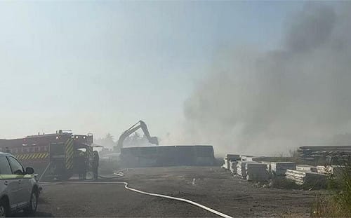 屏東「2公頃太陽能板」爆火警！出動5怪手覆土滅火