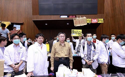 後悔318太陽花學運幫柯文哲造神！ 前幕僚：我這輩子犯最大的錯誤