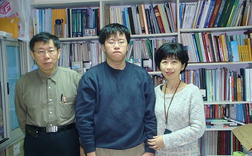 陳佩琪公開兒子與教授信件 網喊：放過他吧！為什麼30多歲媽媽還能看他Mail？