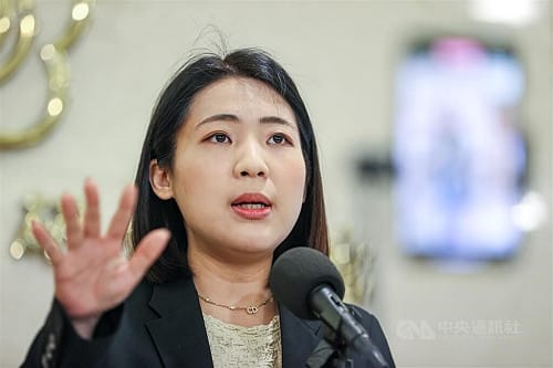 徐巧芯被控踹傷陳亭妃不起訴　高檢署命北檢續查